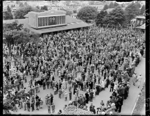 Crowd at the Trentham races