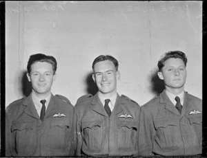 PO Y E Hume and PO McFarland, Vampire jet crew members at Ohakea