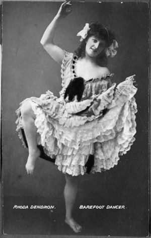 Barefoot dancer Rhoda Dendron