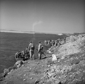 2nd NZEF 6th Infantry Brigade alongside the Nile, Egypt, undergoing training in using collapsible boats