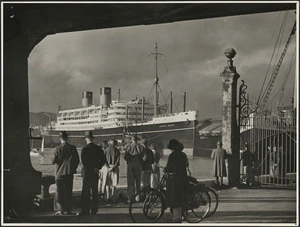 Dominion Monarch docked at Queens Wharf, Wellington