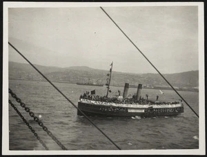 Boat on Wellington Harbour, welcoming World War I troops home