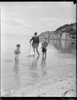 Children at Oriental Bay