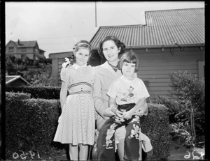 Mrs Harold Ross with her daughters