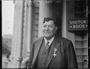 Ike Robin at an investiture