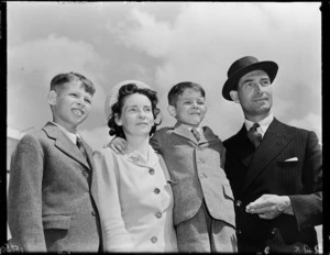 Mr James Dow and family, Wellington