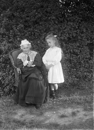 Sarah Anne Gifford with her granddaughter Doreen