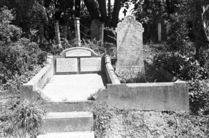 Grave of the Lowe family at plot 127.E and the Crowther family at plot 128.E, Sydney Street Cemetery.