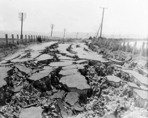 The Napier-Gisborne main highway after the Napier earthquake