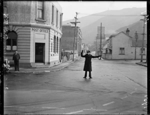 Traffic officer at Ngaio Gorge