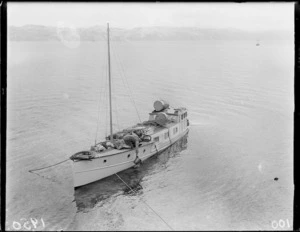 The launch Edna aground on rocks, Wellington