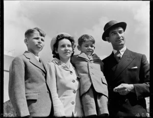 Mr James Dow and family, Wellington