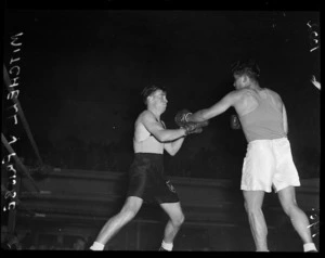 Boxing match between Mitchell and Frisbe