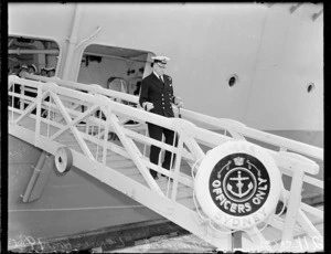 Admiral Eccles leaving HMAS Sydney, Wellington Harbour