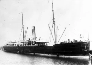 Steamship Talune at the Napier breakwater