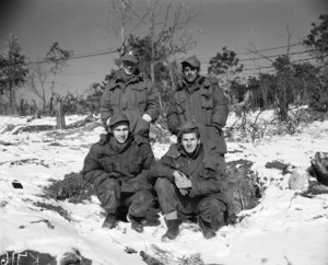 [New Zealanders at Forward Observation Post attached to 3 Battalion, Royal Australian Regiment]