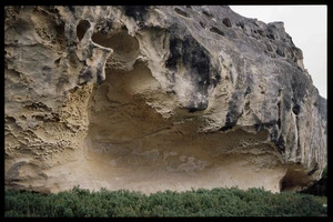 Maori rock drawings at Takiroa