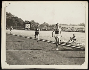 Photograph of Archie San Romani beating Jack Lovelock in a mile race at Princeton University