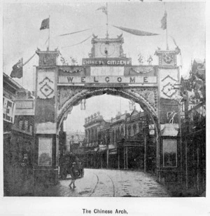 Chinese citzens' decorative triumphal arch, Manners Street, Wellington, erected for the 1901 visit of the Duke and Duchess of Cornwall and York