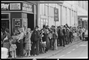 Children lined up outside the Lido Cinema, Wellington
