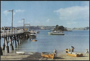 The cream trip returns to Paihia, Northland, N.Z. Colourchrome series W.T. 933, printed by Whitcombe and Tombs Ltd for the Felicity Card Co. Ltd