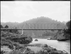 Ballance Bridge spanning the Manawatu River