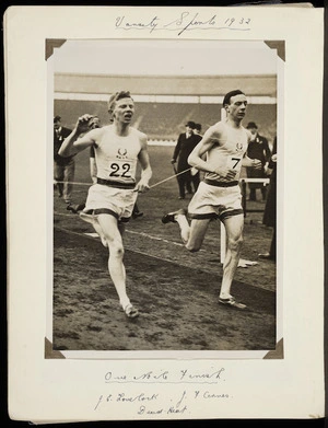 Photograph of Jack Lovelock and Jerry Cornes dead-heating in a one mile race