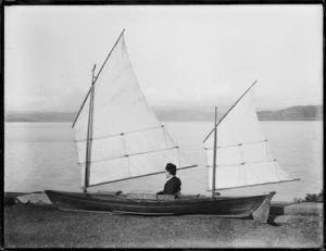 Rob Roy canoe on the banks of Wellington Harbour