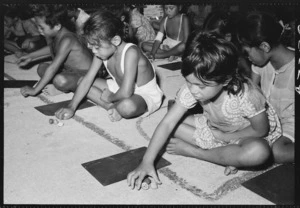 Children learning to count in English using seeds, Mauke School, Mauke Island, Cook Islands - Photograph taken by Mr Malloy