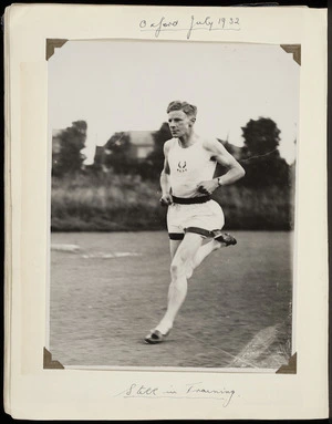 Photograph of Jack Lovelock on a training run