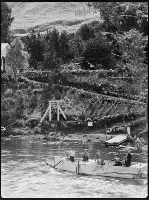 Tourists in a punt on the Waikato River