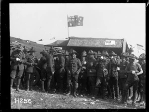Soldiers around the mobile canteen at the Anzac Horse Show, World War I