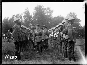 Major-General Russell inspects troops in France during World War I