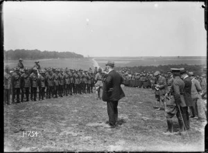 William Massey addressing New Zealand Artillery at Louvencourt