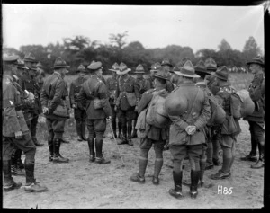 General Russell inspects New Zealand troops