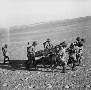 2nd NZEF soldiers moving an ammunition carrier during landing exercises in Egypt