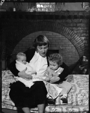 Edith Campion with her daughters Anna and Jane