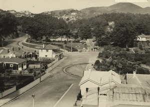 Hinge, Leslie, 1868-1942 : Photograph of Daniell Street, Newtown, Wellington, looking towards the Zoo