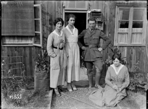 The women who voluntarily staff the Lowry Hut canteen in Etaples, World War I