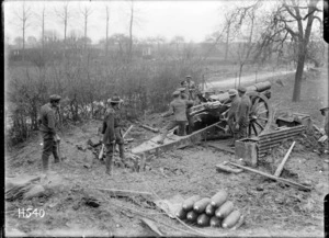 A howitzer supporting New Zealanders at the front, France, World War I