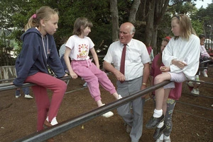 Karori Normal School principal, Bruce Kelly, with four pupils - Photograph taken by Melanie Burford