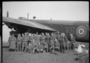 New Zealand ex-prisoners of war beside Stirling bomber - Photograph taken by Lee Hill