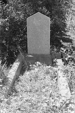 Henderson family grave, plot 27.D, Sydney Street Cemetery.