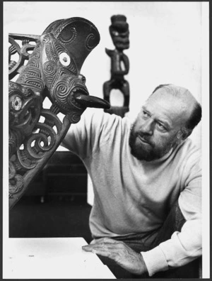 Peter Reid with Maori carving