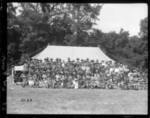 Group portrait at a World War I New Zealand camp, England
