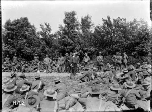 Sir Joseph Ward addressing New Zealand troops in the field during World War I, Louvencourt