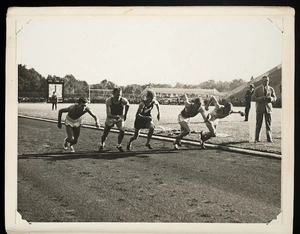 Photograph of Jack Lovelock and others at the start of a mile race at Princeton University