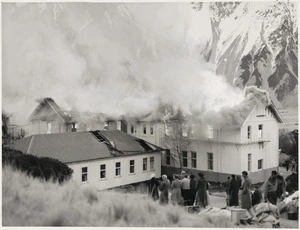 Hermitage on fire, Mount Cook