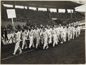 A photograph of Jack Lovelock leading the Universities Athletic Union team in the march-past before the A Travers Paris relay