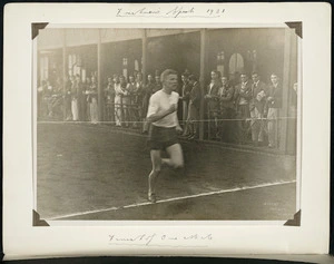 Photograph of Jack Lovelock winning the 1931 Oxford University freshmen's mile